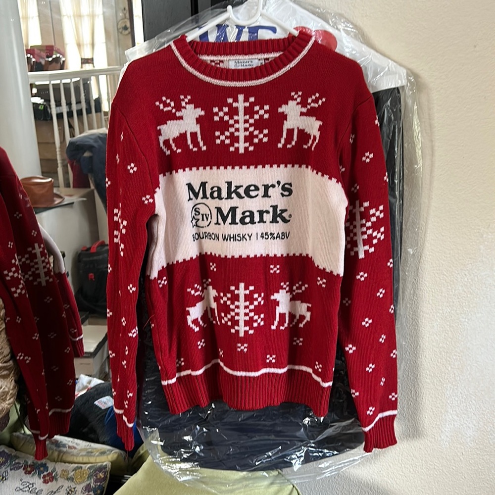 Makers mark red and white size medium